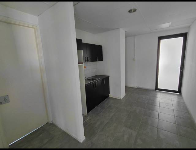 215M² OFFICE TO LET IN VORNA VALLEY